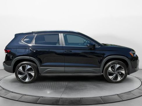 New 2026 Volkswagen Taos SE AWD/4WD image 8