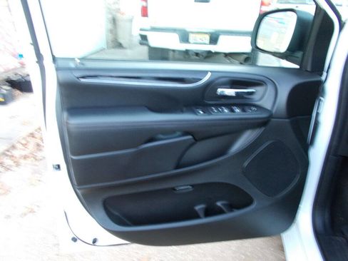 Used 2019 Dodge Grand Caravan SE FWD image 9