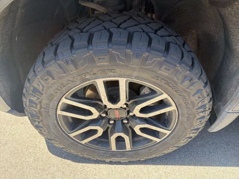 Used 2023 GMC Sierra 1500 AT4 w/ Technology Package AWD/4WD image 5