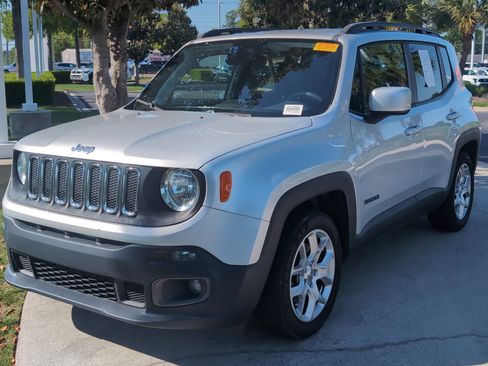 Used 2018 Jeep Renegade Latitude FWD image 5