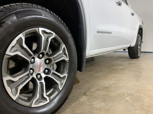 Used 2025 GMC Sierra 1500 SLT image 2