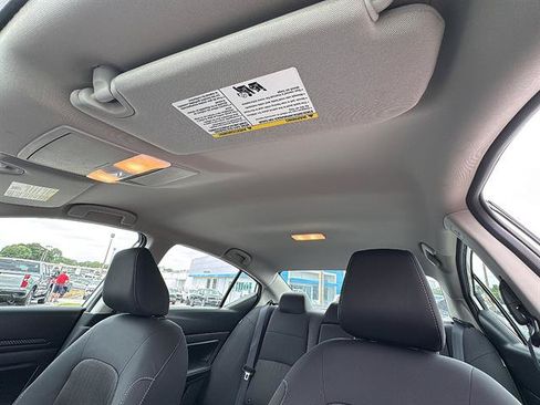 Used 2025 Nissan Altima 2.5 SV FWD image 29