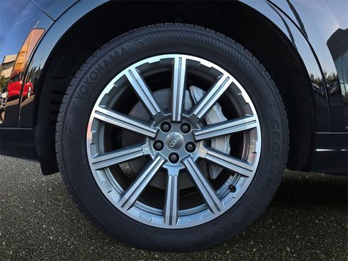 Used 2018 Audi Q7 3.0T Premium Plus w/ Premium Plus Package image 38