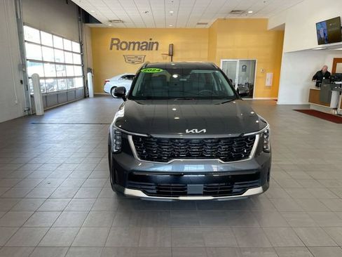 Used 2024 Kia Sorento S image 7