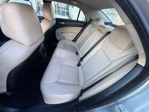 Used 2018 Chrysler 300 Limited image 14