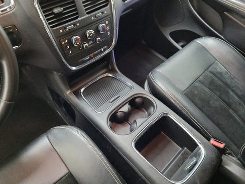 Used 2016 Dodge Grand Caravan SXT FWD image 26