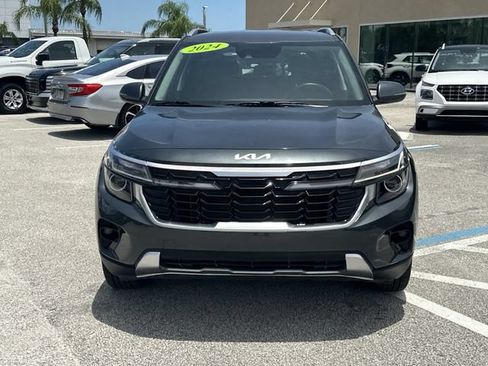 Used 2024 Kia Seltos EX FWD image 3
