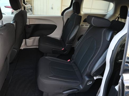 Used 2021 Chrysler Voyager LX FWD image 23
