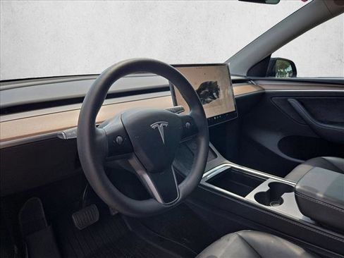 Used 2024 Tesla Model Y Long Range AWD/4WD image 9