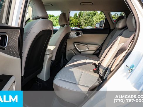 Used 2025 Kia Soul LX w/ LX Technology Package FWD image 19