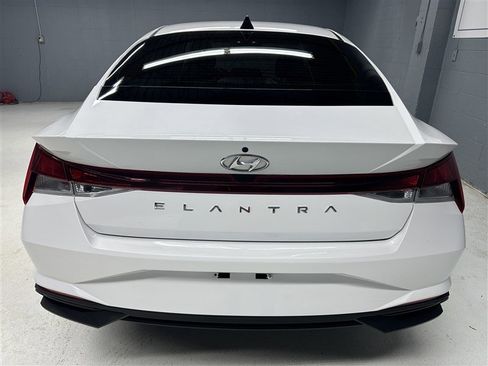 Used 2023 Hyundai Elantra SEL image 6