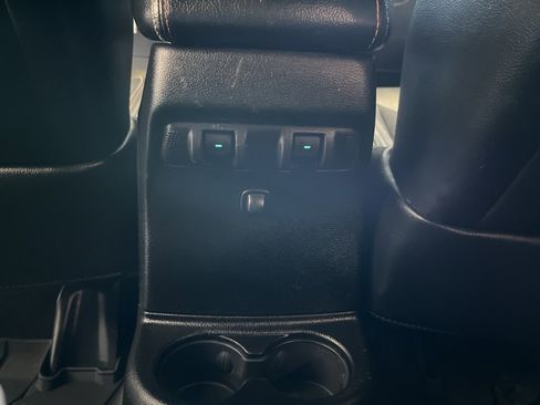 Used 2016 Jeep Wrangler Unlimited Sahara image 19