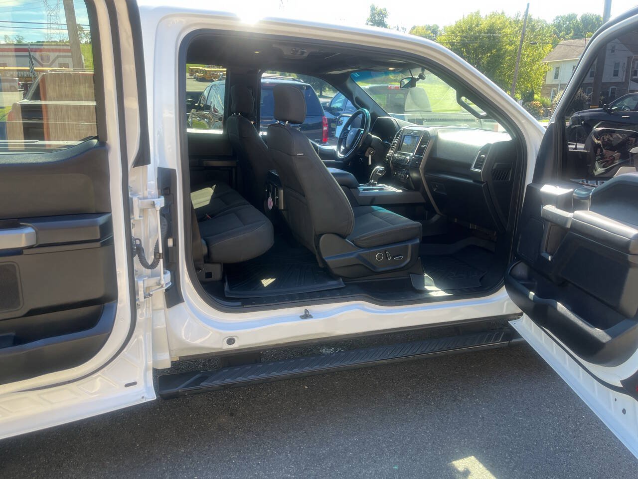 Used 2016 Ford F150 XLT w/ Equipment Group 302A Luxury AWD/4WD image 40