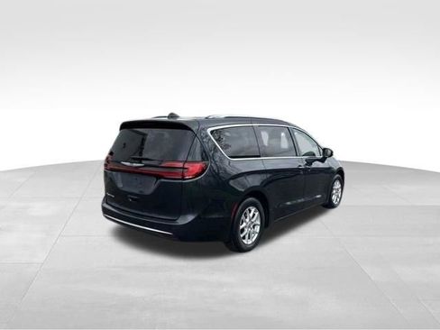 Used 2021 Chrysler Pacifica Touring-L FWD image 7