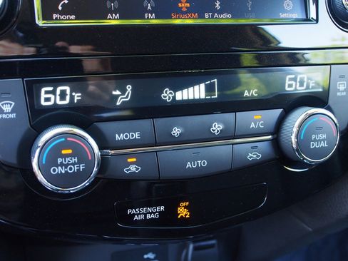 Used 2019 Nissan Rogue SV w/ Premium Package image 26