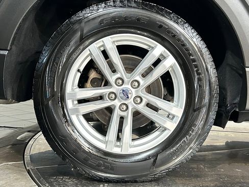 Used 2022 Ford Explorer XLT w/ Equipment Group 202A AWD/4WD image 12