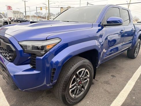 Used 2024 Toyota Tacoma TRD Sport image 1