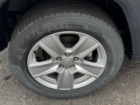 Certified 2022 Jeep Compass Latitude w/ Convenience Group image 12