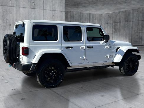Used 2024 Jeep Wrangler Unlimited Sahara AWD/4WD image 5