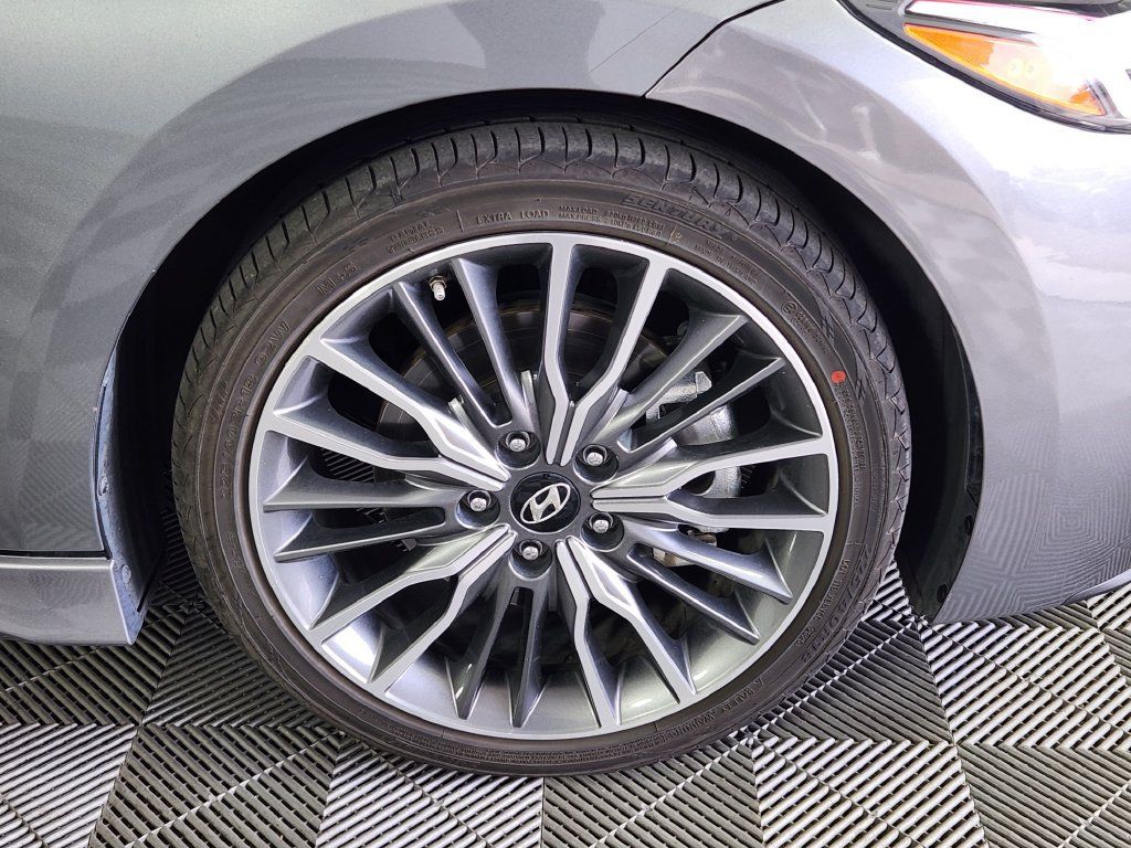 Used 2017 Hyundai Elantra Sport w/ Sport Premium Package 06 FWD image 9