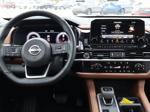 Used 2024 Nissan Pathfinder Platinum w/ Cargo Package image 15