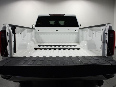 Used 2024 GMC Sierra 3500 SLT w/ X31 Off-Road Package AWD/4WD image 14