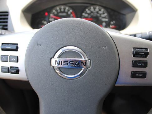 Used 2015 Nissan Frontier SV w/ SV Value Truck Package RWD image 10