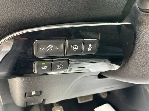 Used 2017 Toyota Prius Four w/ Advanced Technology Package FWD image 9
