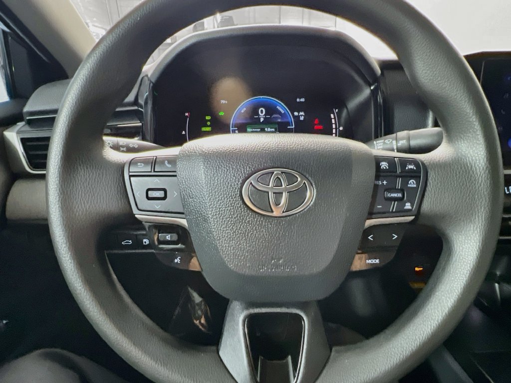 Used 2025 Toyota Camry LE FWD image 15
