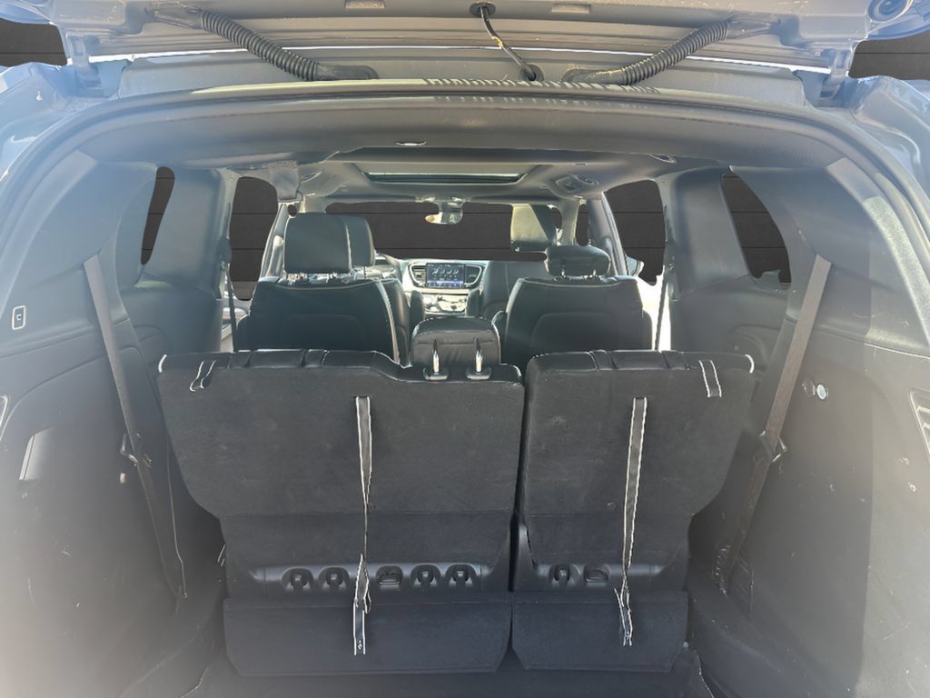 Used 2025 Chrysler Pacifica Limited FWD image 15