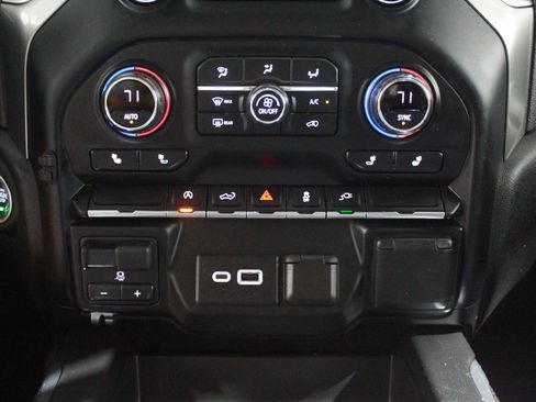 Used 2020 Chevrolet Silverado 1500 RST w/ Texas Edition image 17