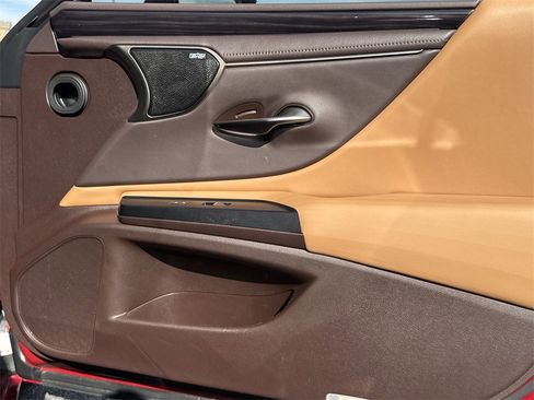 Used 2021 Lexus ES 300h w/ Premium Package image 14