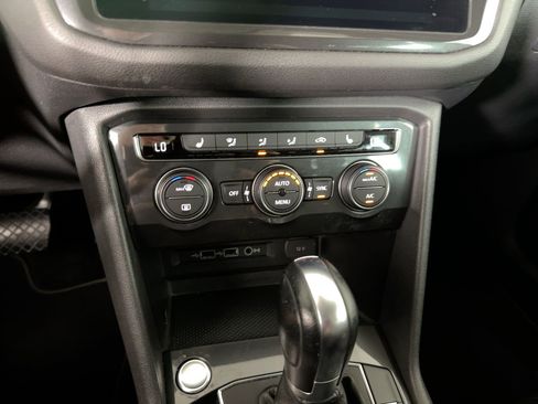 Used 2019 Volkswagen Tiguan SE image 16
