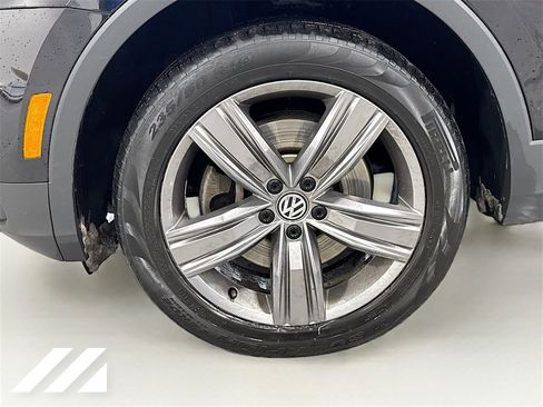 Used 2020 Volkswagen Tiguan SEL w/ Tiguan Two-Row MDO Package image 32