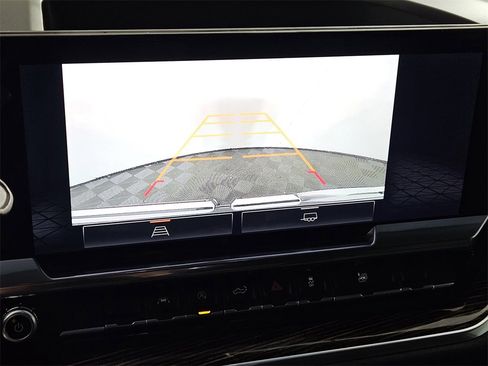 Used 2025 GMC Sierra 1500 Elevation image 14