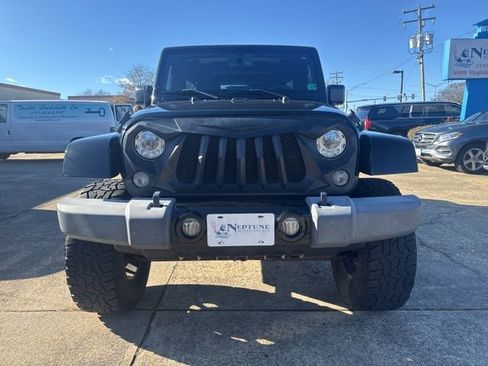 Used 2017 Jeep Wrangler Unlimited Sahara image 2