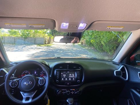 Used 2021 Kia Soul S FWD image 17