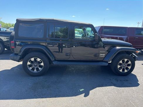 Used 2018 Jeep Wrangler Unlimited Sahara AWD/4WD image 6