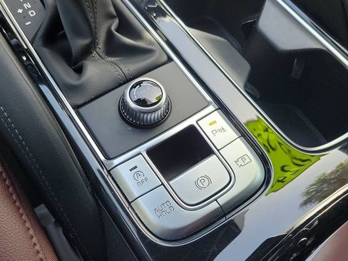 Certified 2024 Kia Telluride SX w/ Towing Package FWD image 28