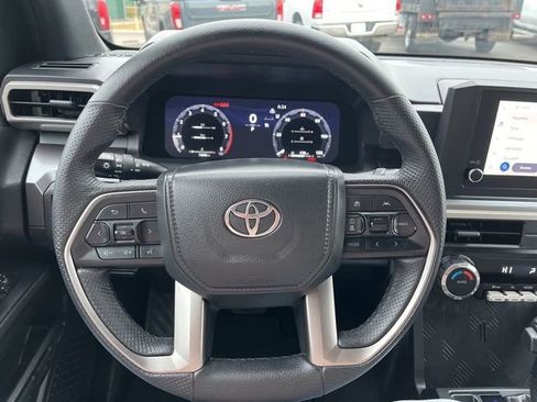 Used 2025 Toyota Tacoma TRD Off-Road image 32