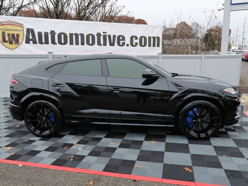 Used 2021 Lamborghini Urus image 4