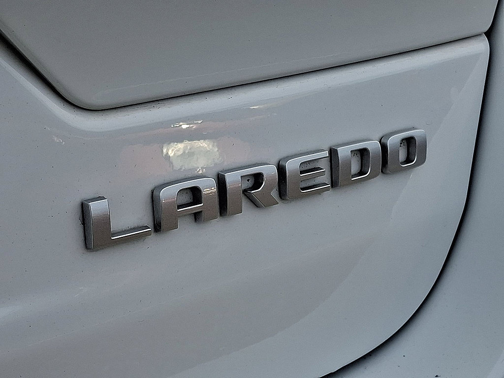 Used 2024 Jeep Grand Cherokee Laredo AWD/4WD image 30