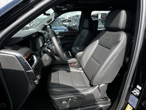 New 2026 GMC Yukon XL Denali w/ Denali Reserve Package image 21