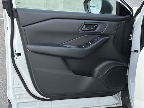 Used 2024 Nissan Rogue S image 18