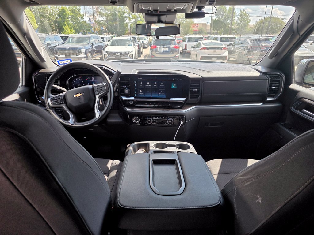 Used 2024 Chevrolet Silverado 1500 LT RWD image 2