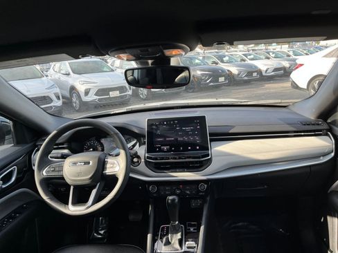 Used 2025 Jeep Compass Limited image 33