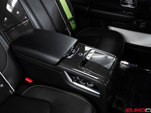 Used 2020 Rolls-Royce Cullinan Black Badge image 40