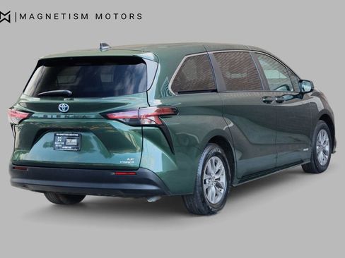 Used 2021 Toyota Sienna LE image 9