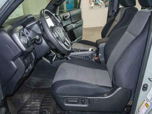 Used 2022 Toyota Tacoma TRD Sport AWD/4WD image 8