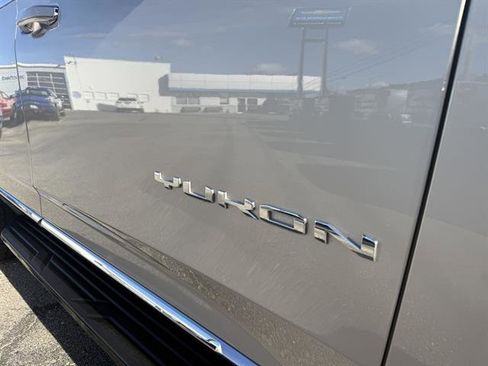 Used 2021 GMC Yukon SLT w/ SLT Luxury Package image 13